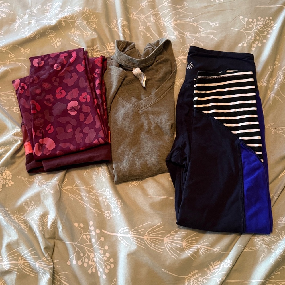 Athleta Set -leggings and Tshirt